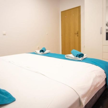 Apartment Cvita Free Beach Parking Макарска Екстериор снимка