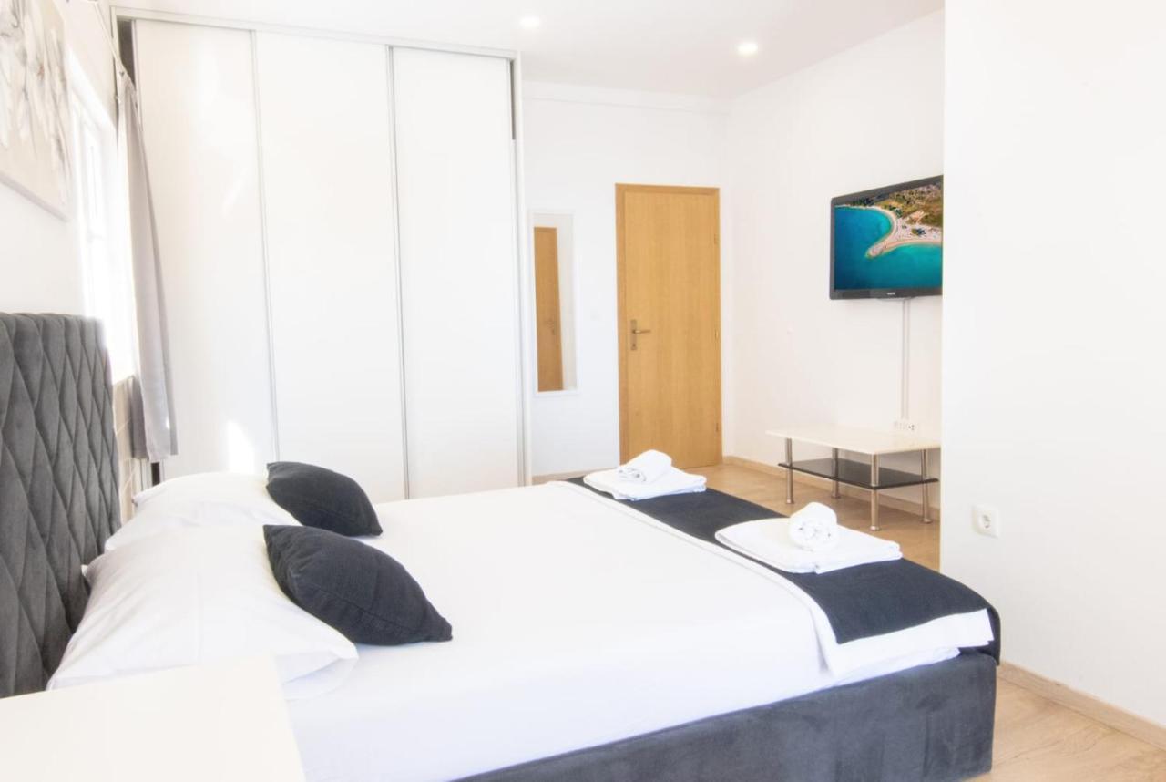 Apartment Cvita Free Beach Parking Макарска Екстериор снимка