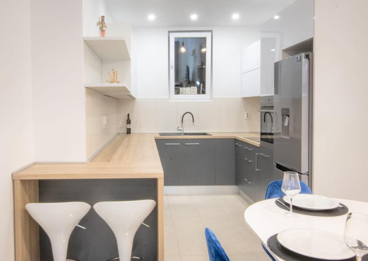Apartment Cvita Free Beach Parking Макарска Екстериор снимка
