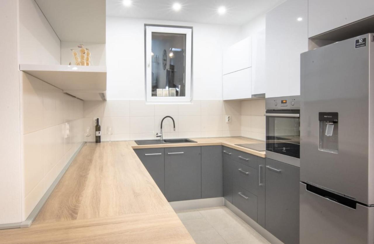 Apartment Cvita Free Beach Parking Макарска Екстериор снимка