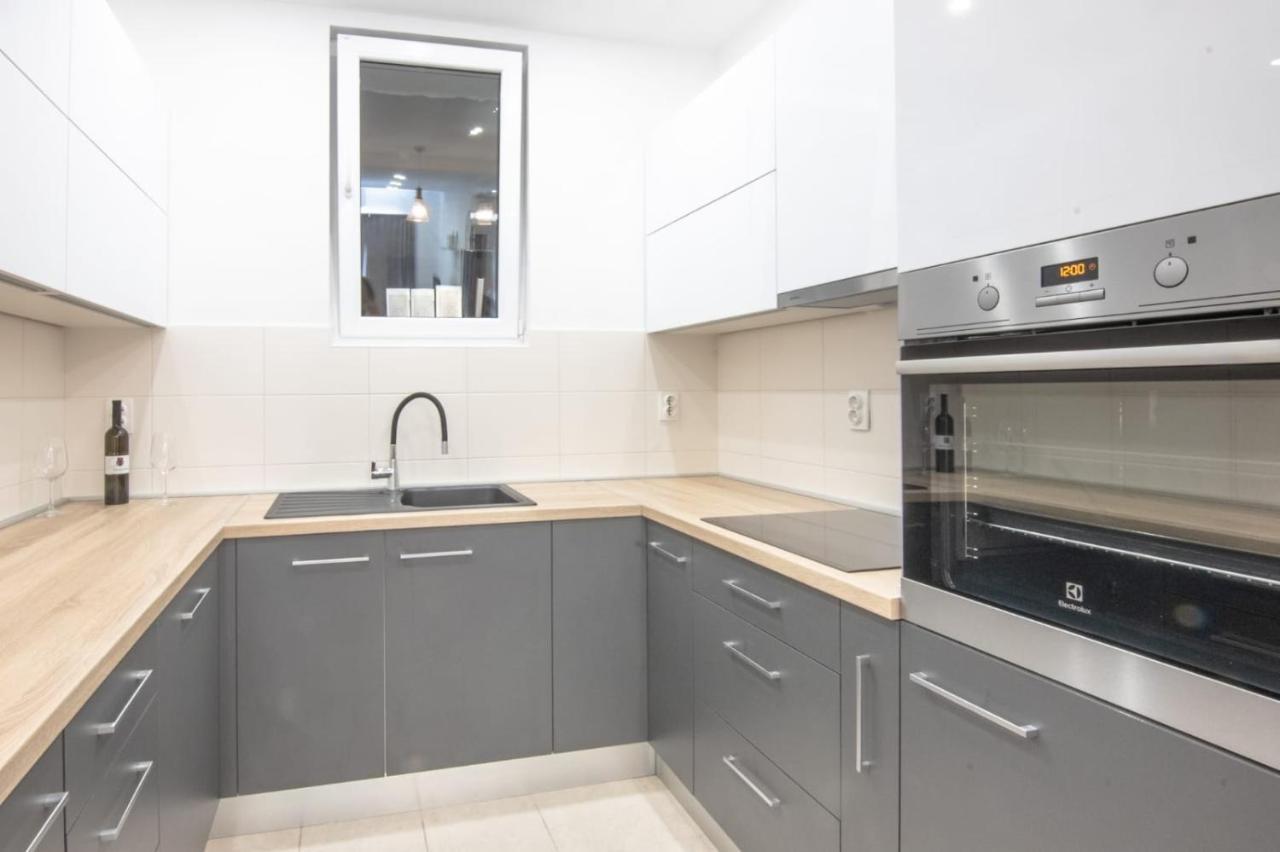 Apartment Cvita Free Beach Parking Макарска Екстериор снимка