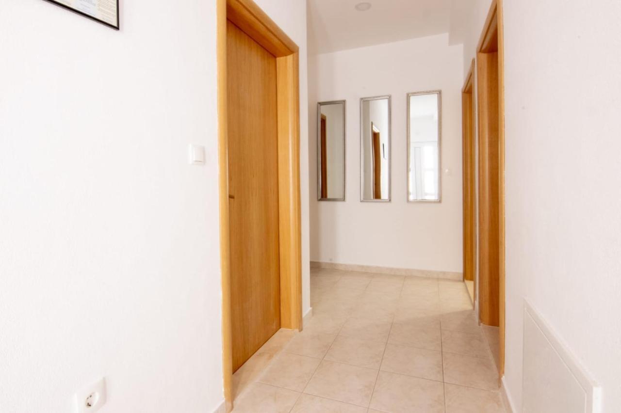 Apartment Cvita Free Beach Parking Макарска Екстериор снимка