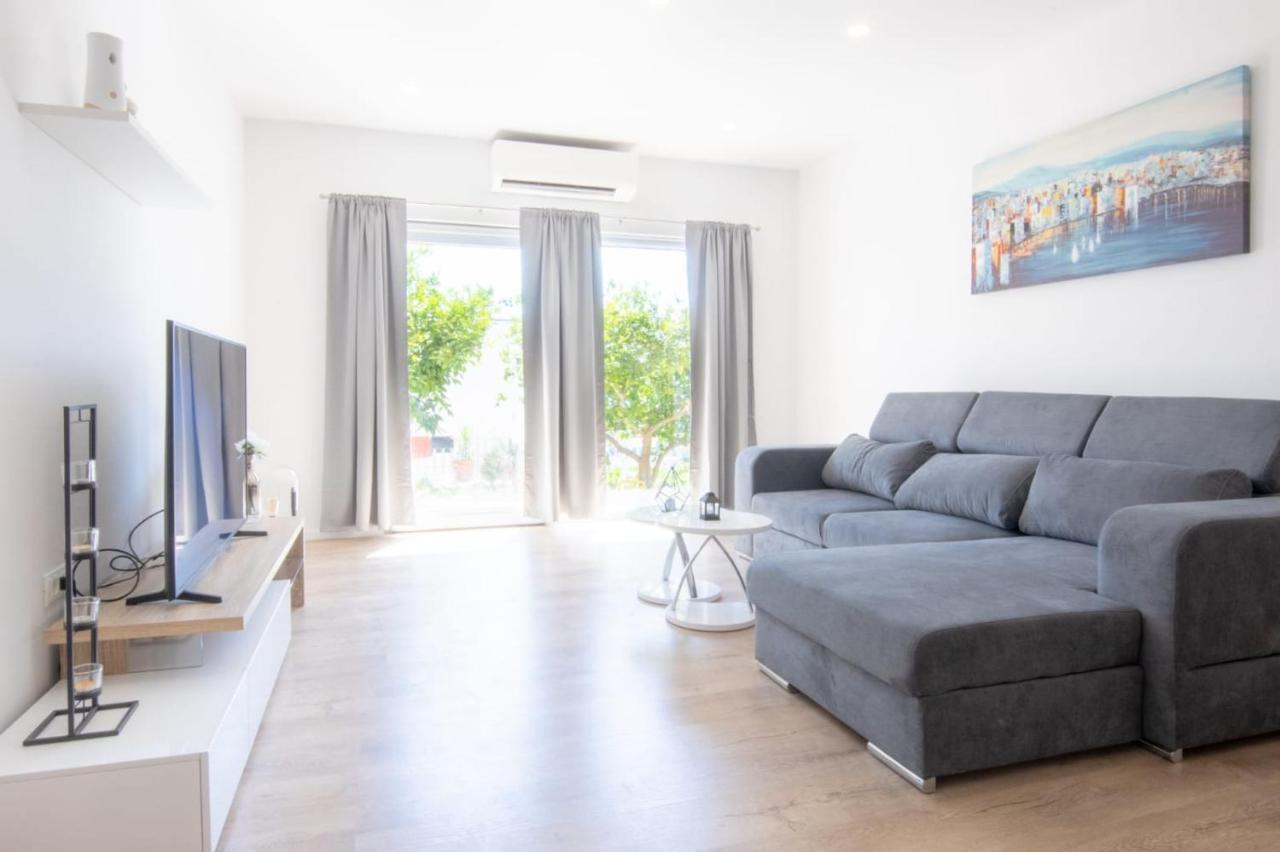 Apartment Cvita Free Beach Parking Макарска Екстериор снимка