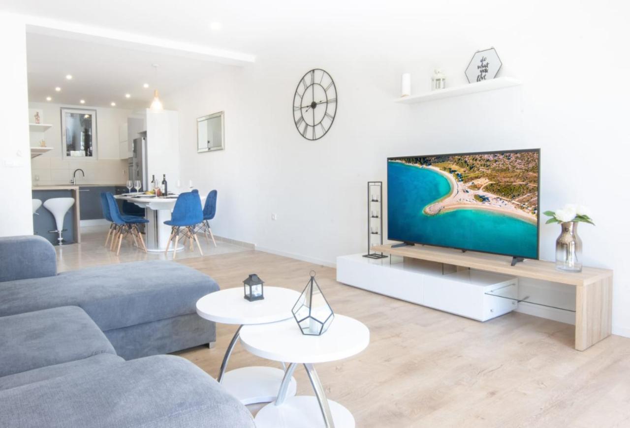 Apartment Cvita Free Beach Parking Макарска Екстериор снимка